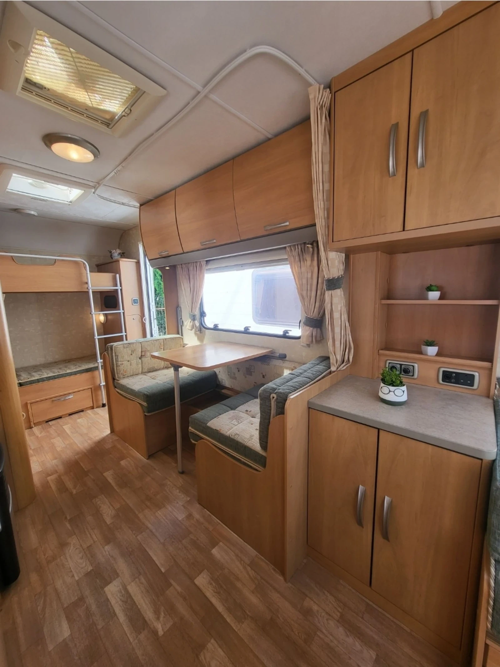 Каравана Swift Celeste, снимка 6 - Каравани и кемпери - 54840769