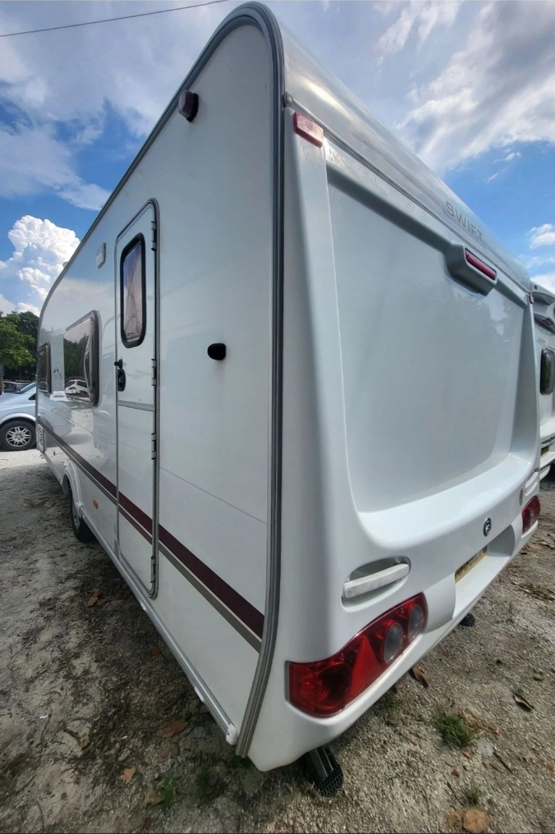 Каравана Swift Celeste, снимка 3 - Каравани и кемпери - 56252605