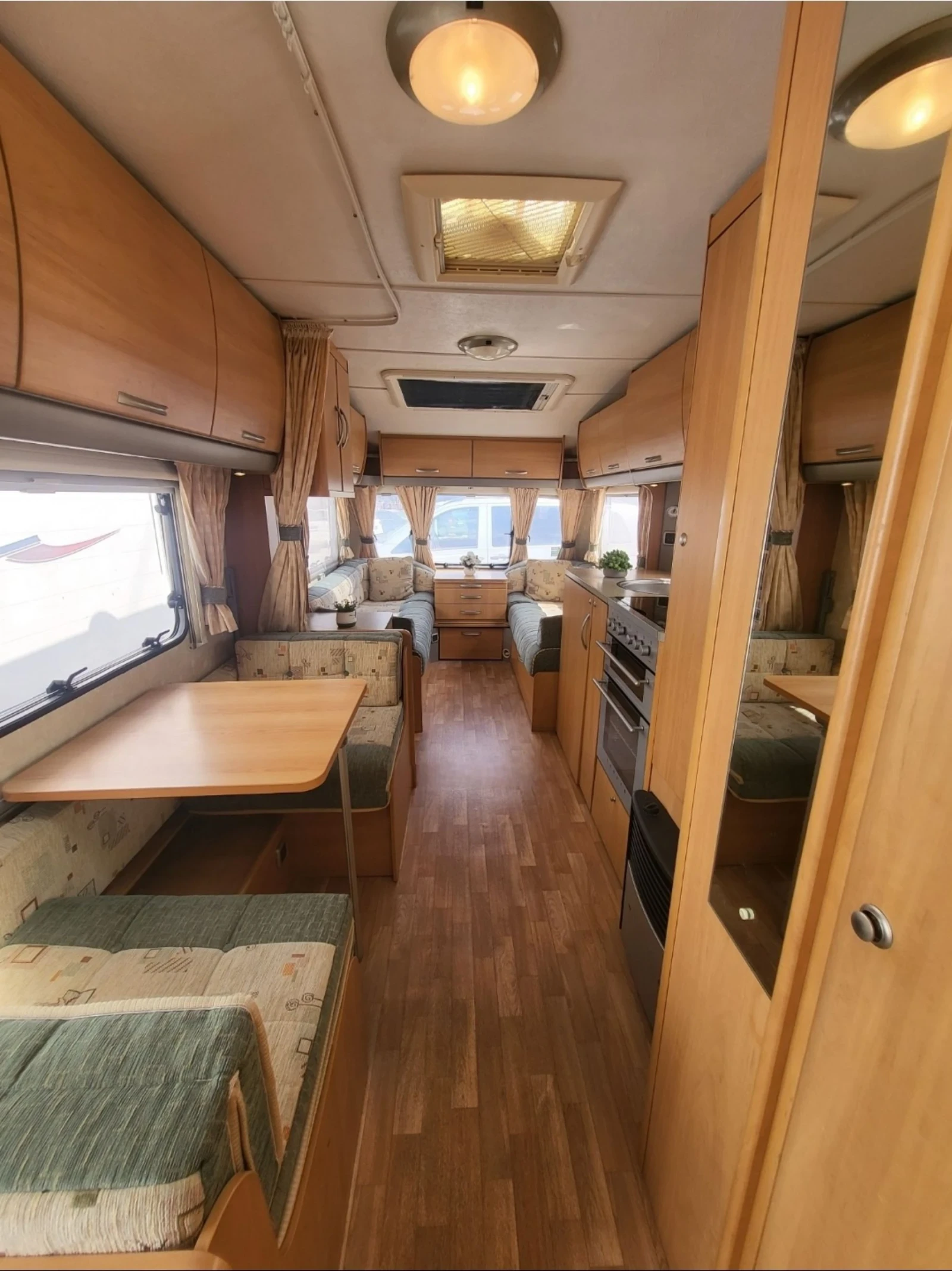 Каравана Swift Celeste, снимка 10 - Каравани и кемпери - 54840769