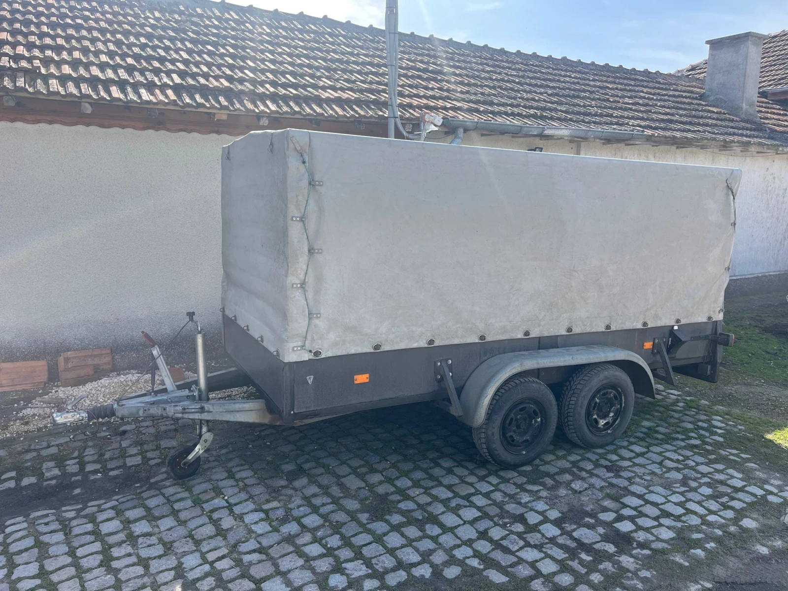 За автомобил Humbaur 2000 кг