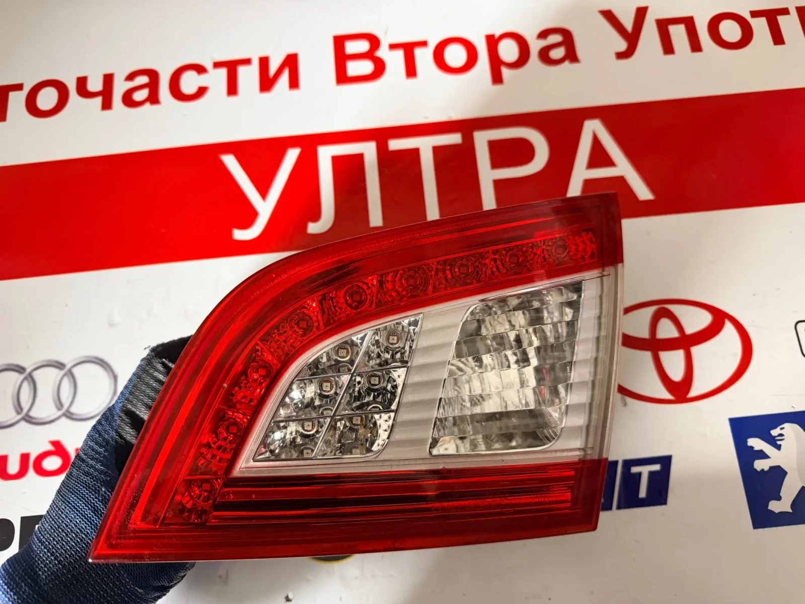 9686780680 Десен вътрешен стоп  Peugeot 508SW Комби LED 9686780680