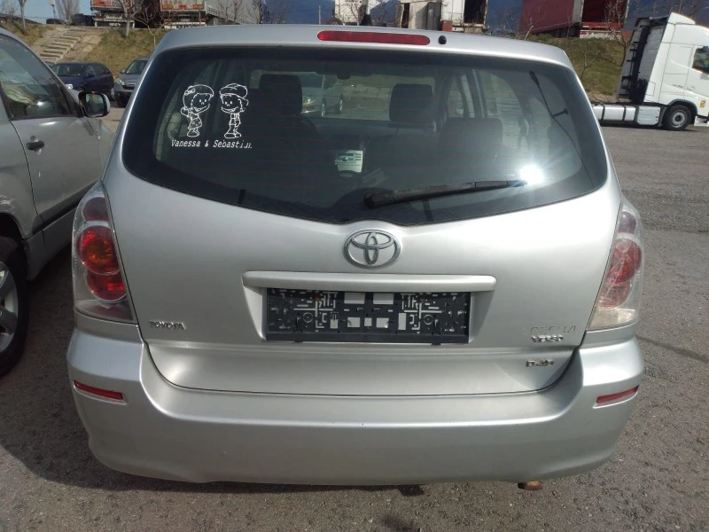 Toyota Corolla verso 2.2D4D, снимка 7 - Автомобили и джипове - 47449391