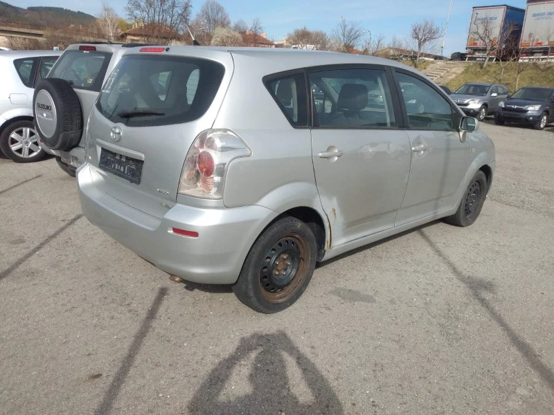 Toyota Corolla verso 2.2D4D, снимка 6 - Автомобили и джипове - 47449391