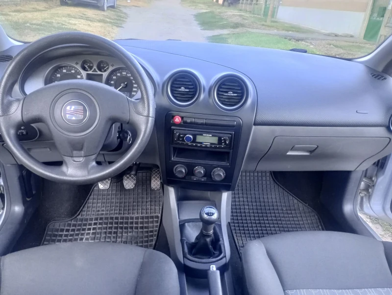 Seat Ibiza 1.2 i Feislift , снимка 14 - Автомобили и джипове - 46888441