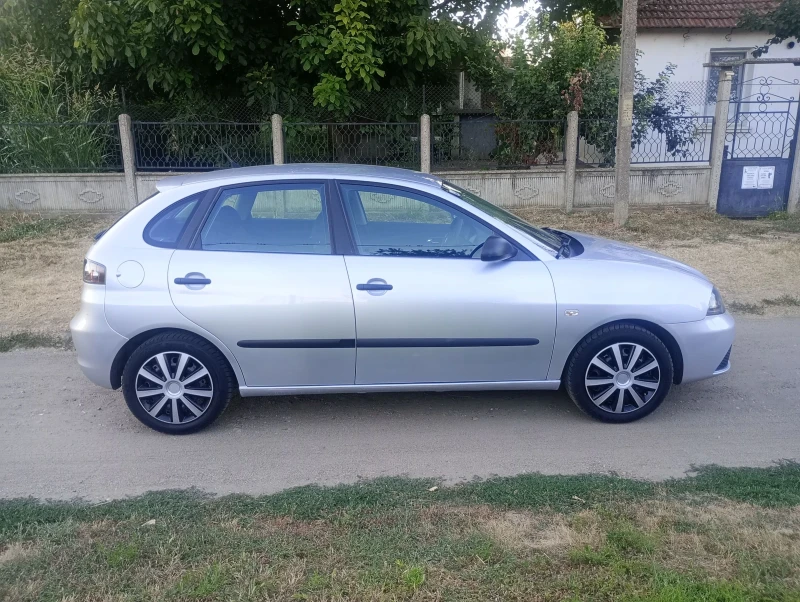 Seat Ibiza 1.2 i Feislift , снимка 4 - Автомобили и джипове - 46888441