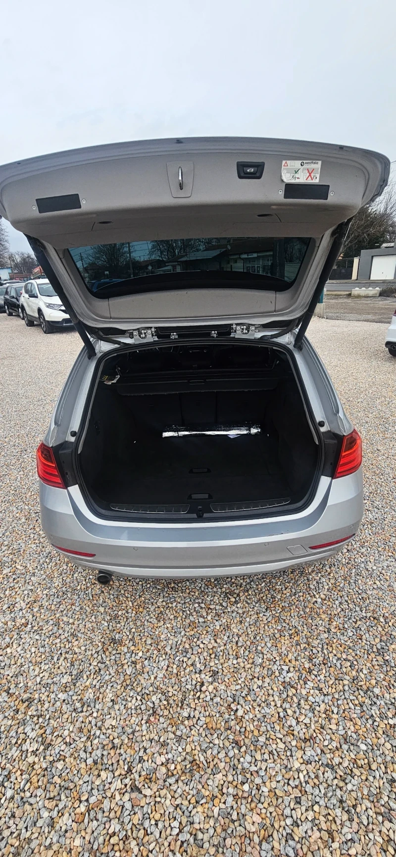 BMW 320, снимка 13 - Автомобили и джипове - 52990968