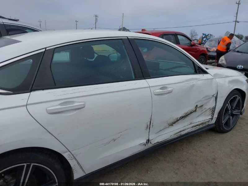 Honda Accord 2l Hybrid Sport, снимка 13 - Автомобили и джипове - 53520184