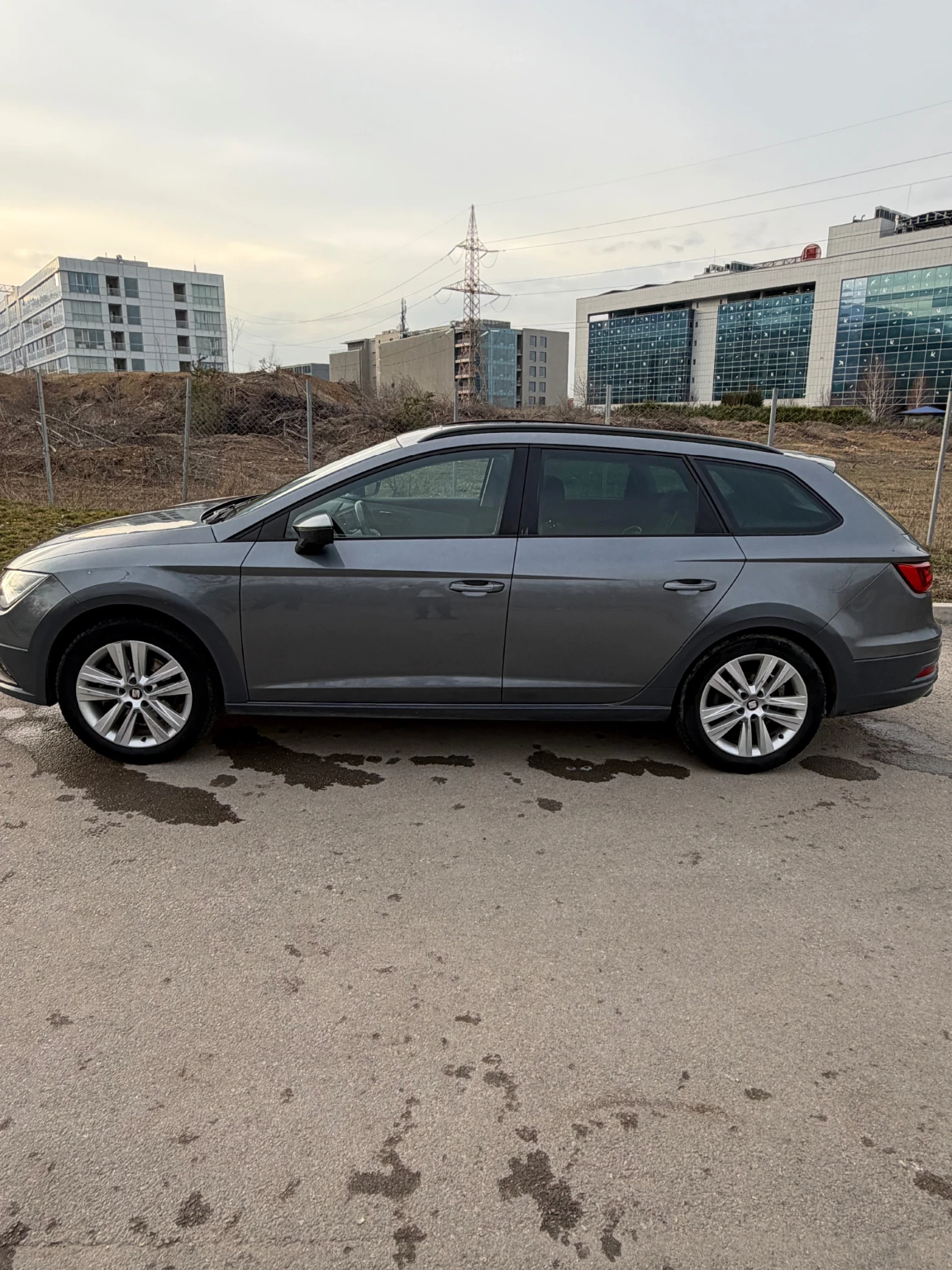 Seat Leon, снимка 4 - Автомобили и джипове - 53733909