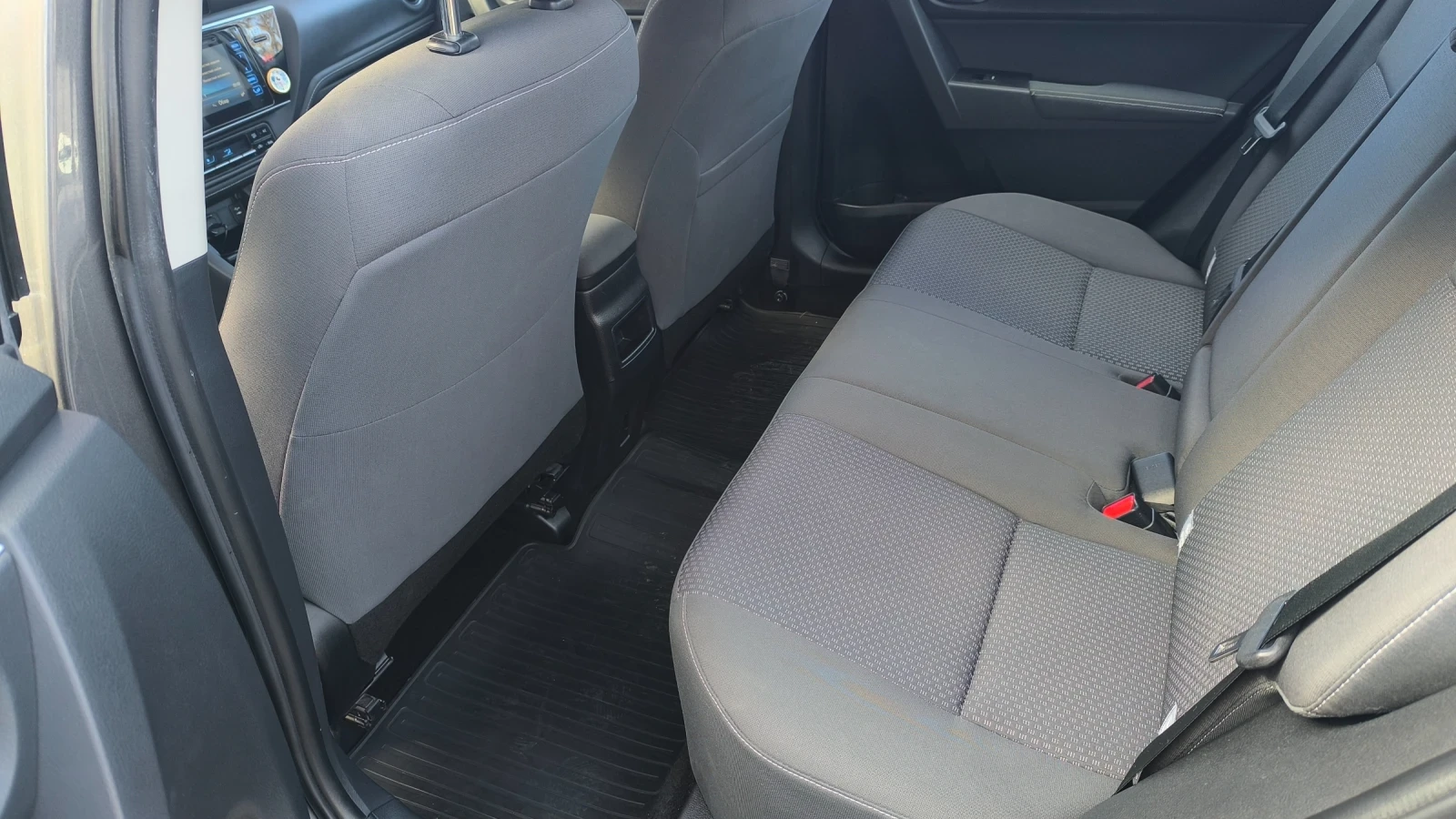 Toyota Corolla Executive, снимка 8 - Автомобили и джипове - 53810045