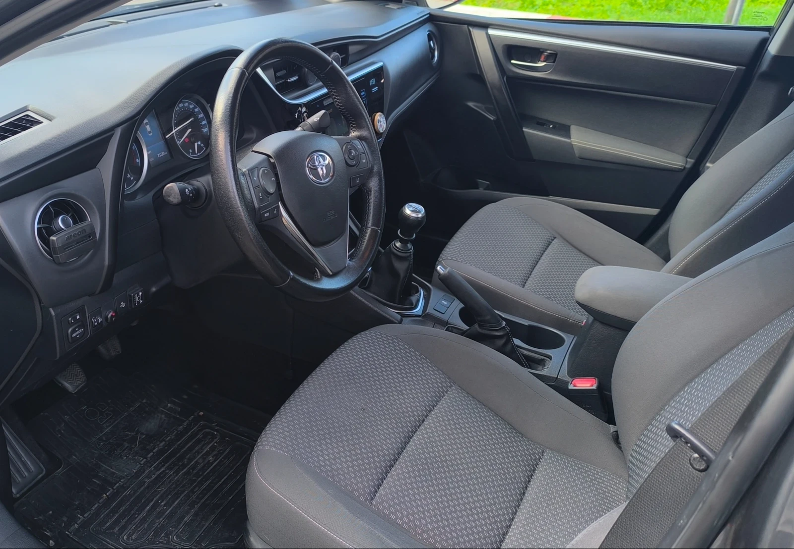 Toyota Corolla Executive, снимка 5 - Автомобили и джипове - 53810045