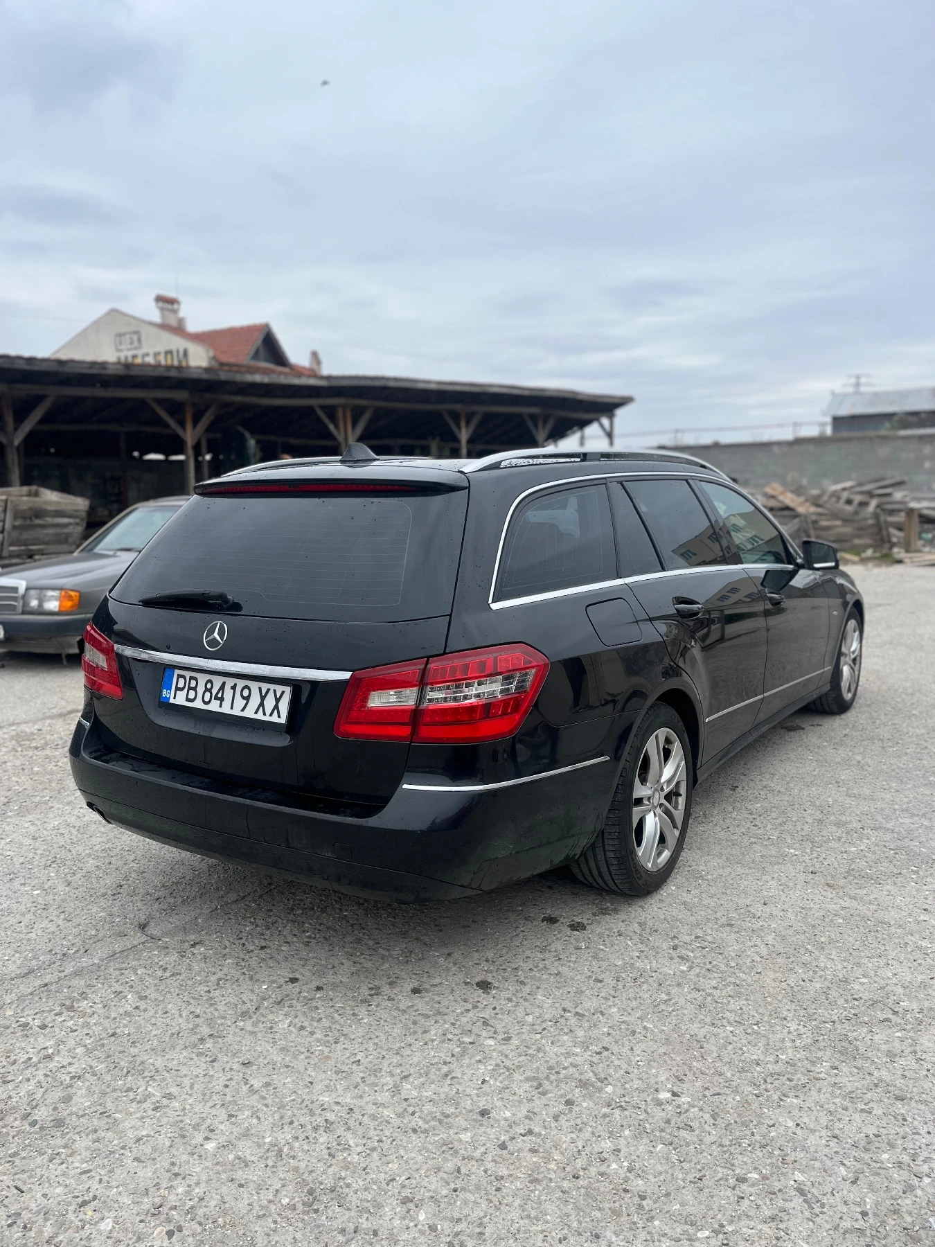 Mercedes-Benz E 200, снимка 3 - Автомобили и джипове - 53953462