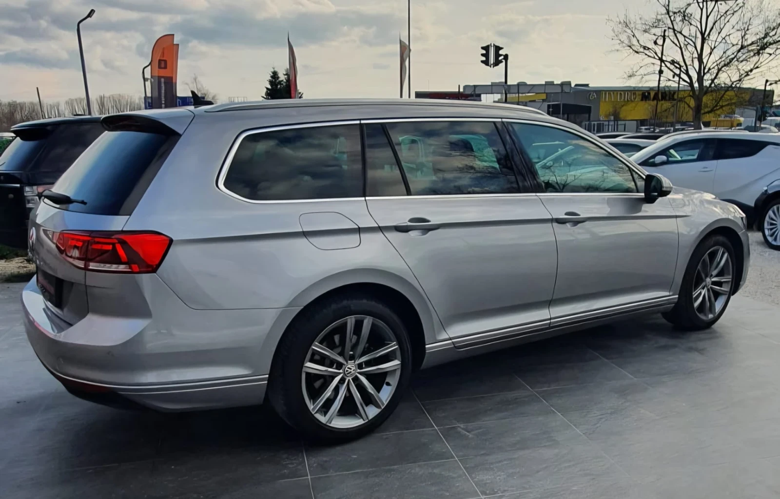 VW Passat 1.6TDI Bussines, снимка 8 - Автомобили и джипове - 54050427