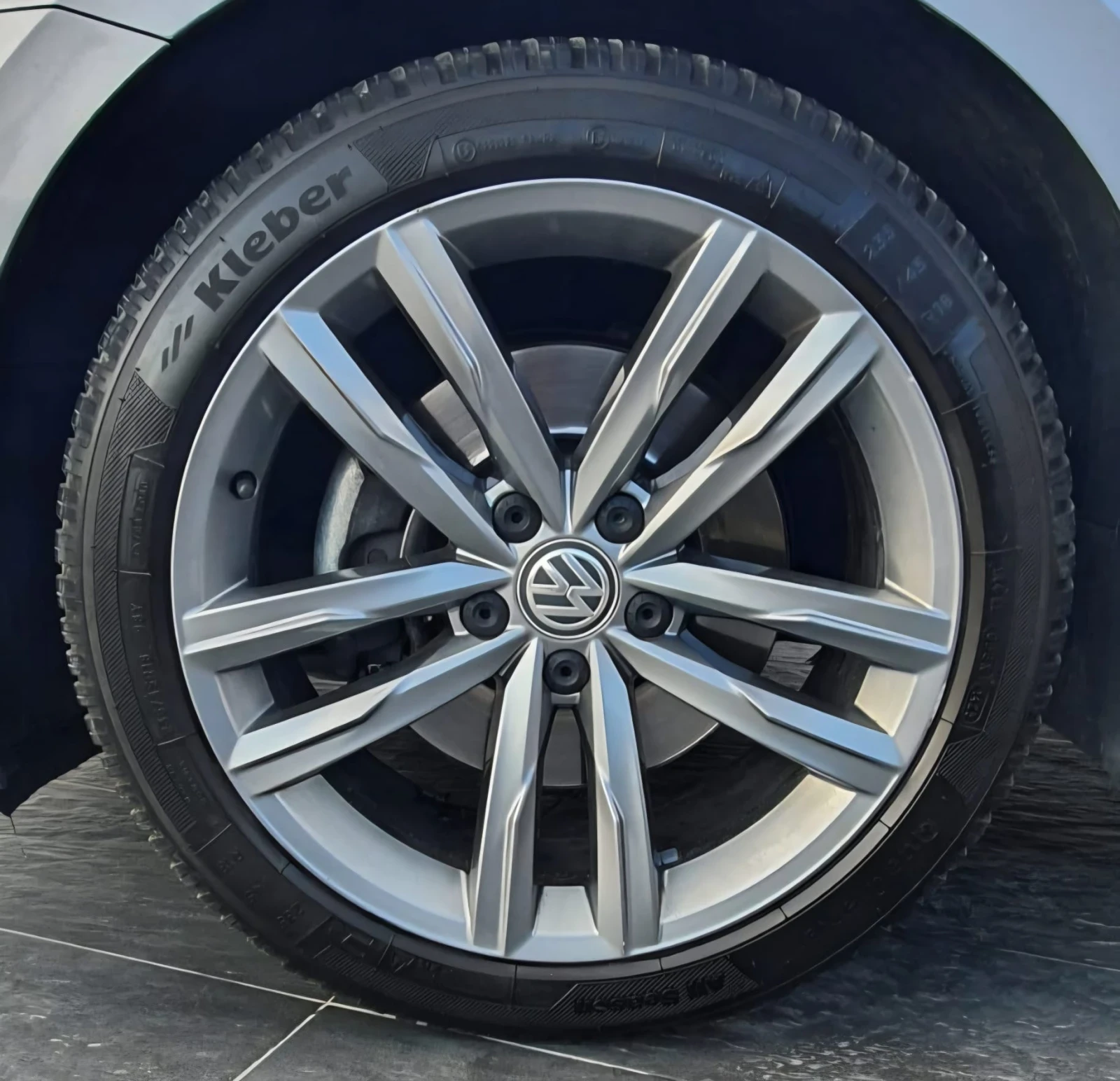 VW Passat 1.6TDI Bussines, снимка 10 - Автомобили и джипове - 54050427