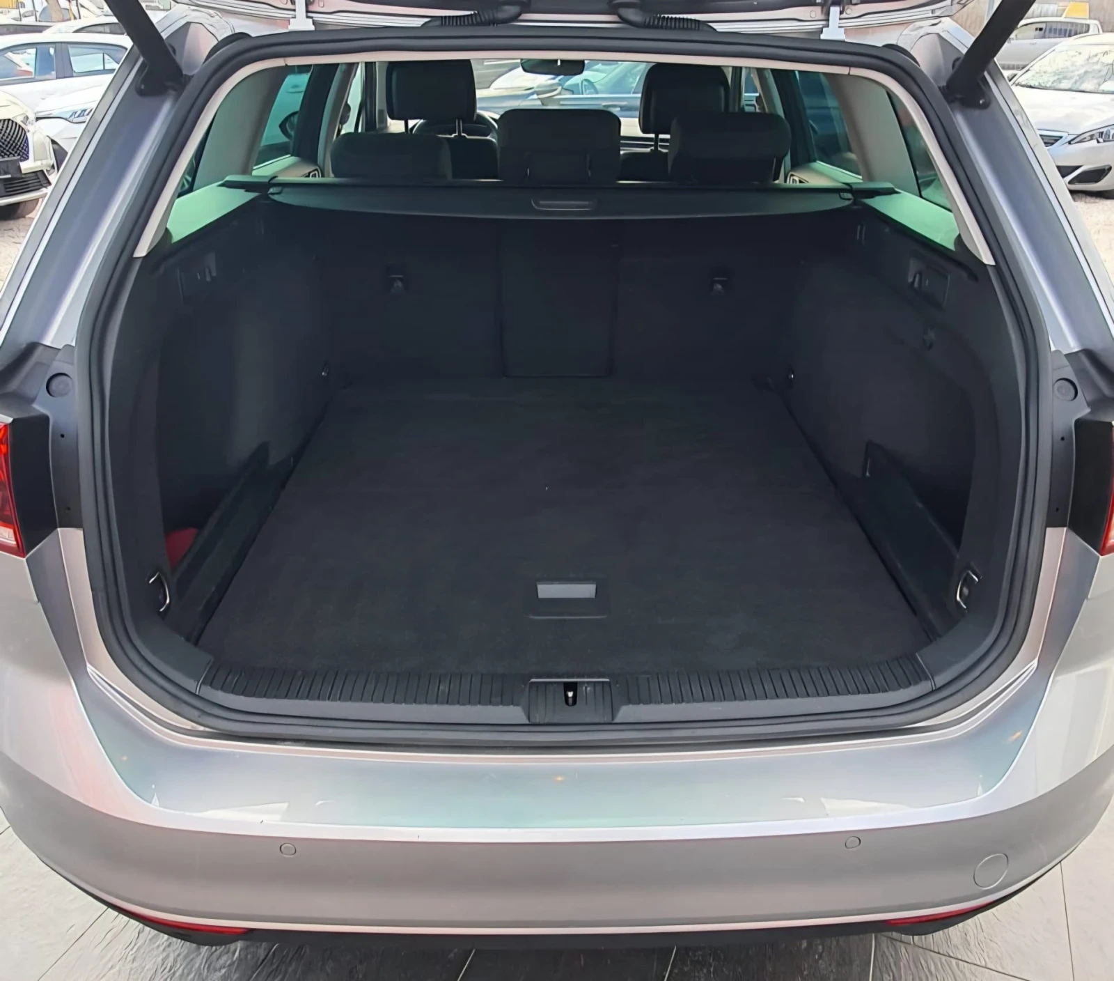 VW Passat 1.6TDI Bussines, снимка 11 - Автомобили и джипове - 54050427