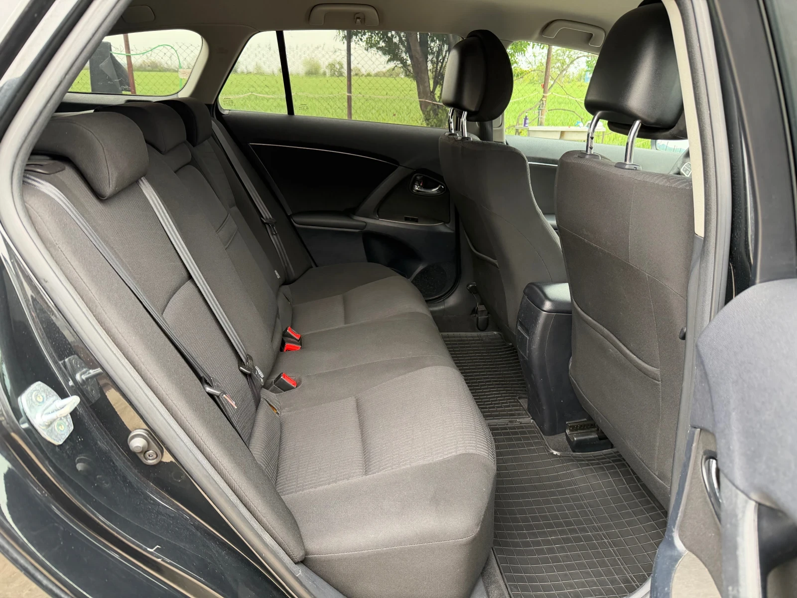 Toyota Avensis 1.8, снимка 12 - Автомобили и джипове - 54478623