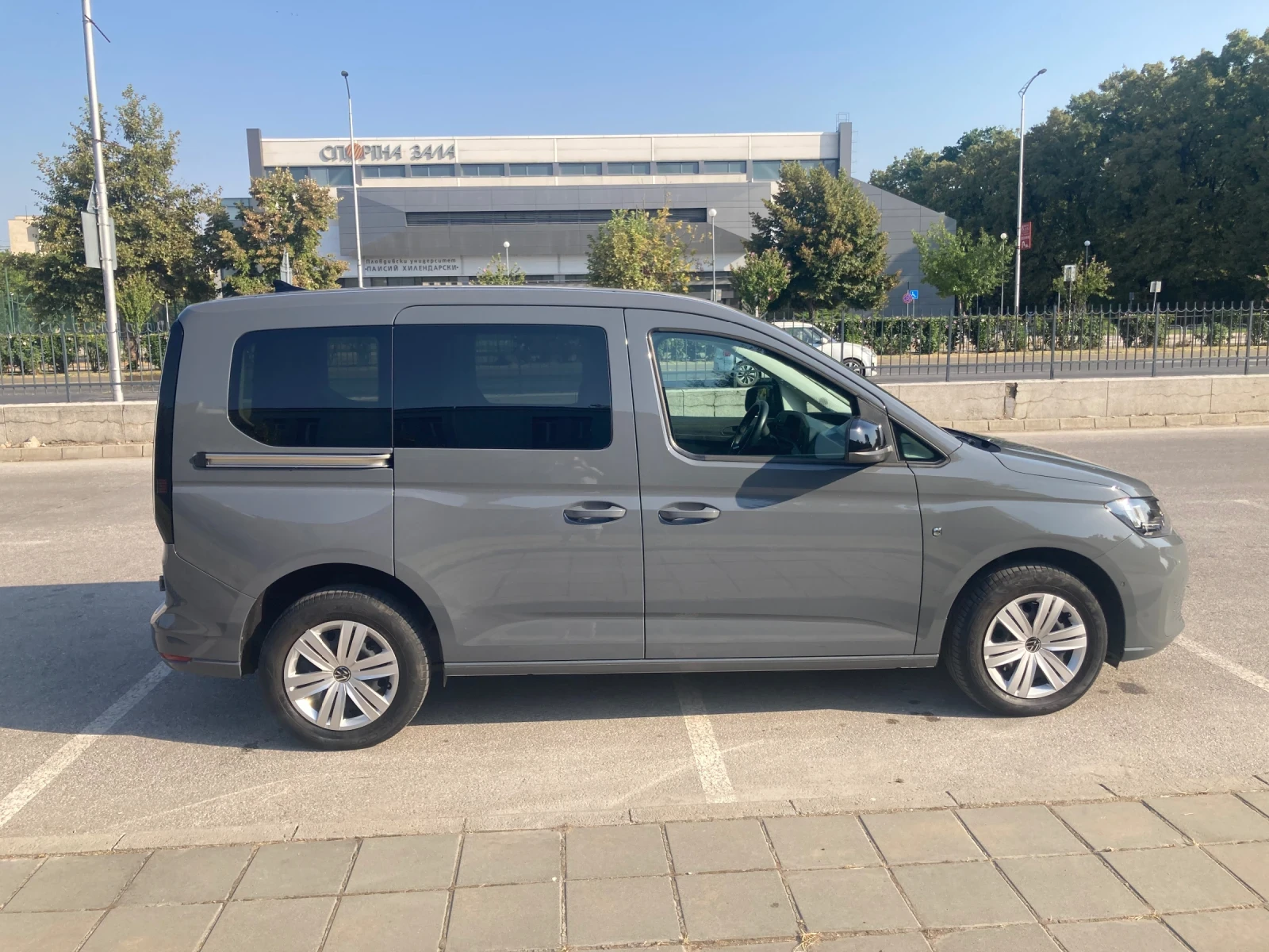 VW Caddy 2.0TDI, снимка 2 - Автомобили и джипове - 56405978
