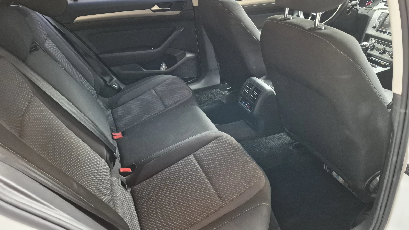 VW Passat, снимка 11 - Автомобили и джипове - 56235418
