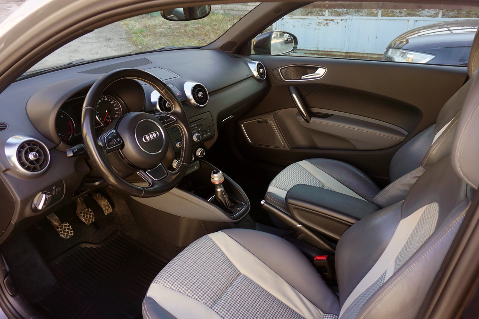 Audi A1 3 врати, снимка 6 - Автомобили и джипове - 56374503