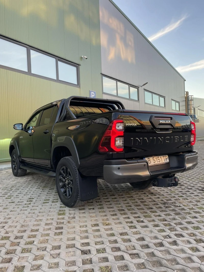 Toyota Hilux Invincible 2.8D, снимка 9 - Автомобили и джипове - 44094176