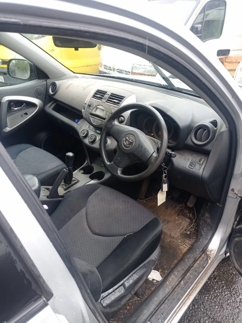 Toyota Rav4 2.0VVTI 150 kc, снимка 4 - Автомобили и джипове - 50331841