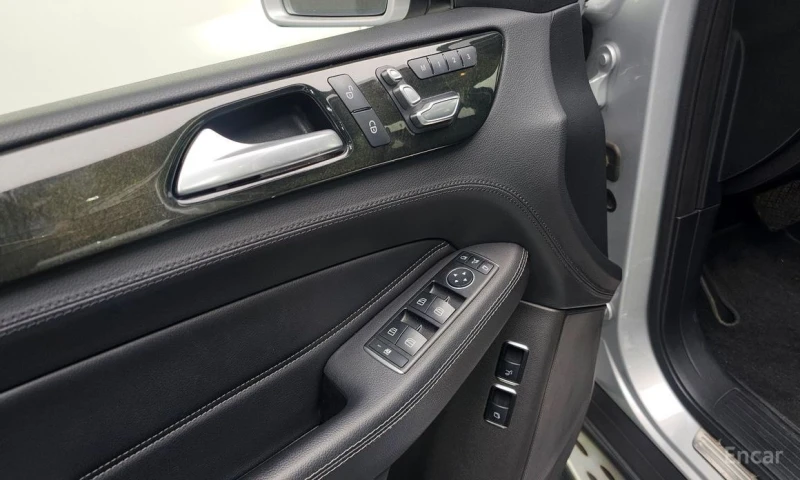 Mercedes-Benz GLS 350, снимка 13 - Автомобили и джипове - 52857184