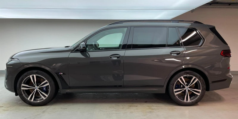 BMW X7 M60i/xDrive/FACELIFT/EXCLUSIV/PANO SKY/H&K/HEAD UP, снимка 3 - Автомобили и джипове - 53512342