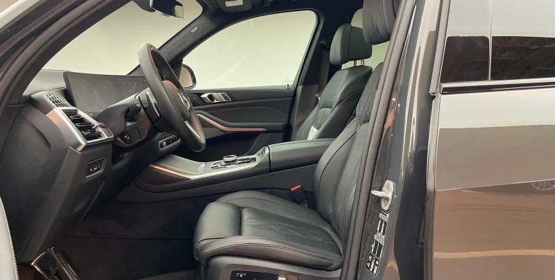 BMW X7 M60i/xDrive/FACELIFT/EXCLUSIV/PANO SKY/H&K/HEAD UP, снимка 5 - Автомобили и джипове - 53512342