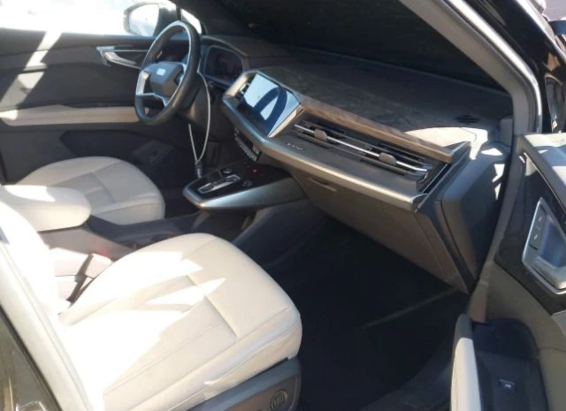 Audi Q4 E-TRON 40* ПАНОРАМА* ДИГ.ТАБЛО* ПОДГРЕВИ - изображение 7
