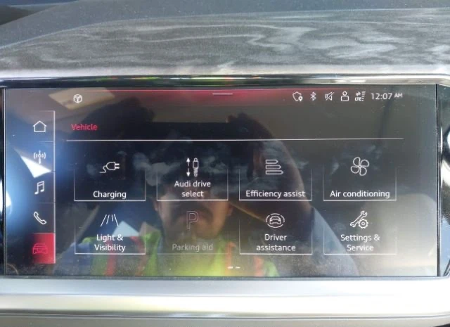 Audi Q4 E-TRON 40* ПАНОРАМА* ДИГ.ТАБЛО* ПОДГРЕВИ - изображение 9