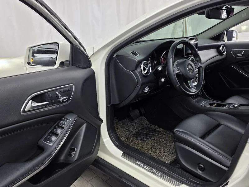 Mercedes-Benz GLA GLA220| 184к.с.| ВКЛ.ТЕХНОТЕСТ, снимка 10 - Автомобили и джипове - 55222242