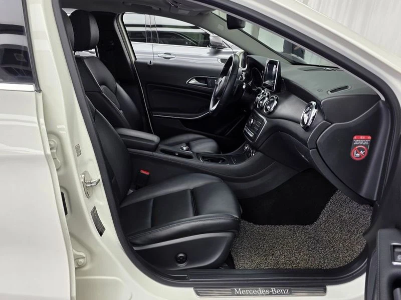 Mercedes-Benz GLA GLA220| 184к.с.| ВКЛ.ТЕХНОТЕСТ, снимка 11 - Автомобили и джипове - 55222242
