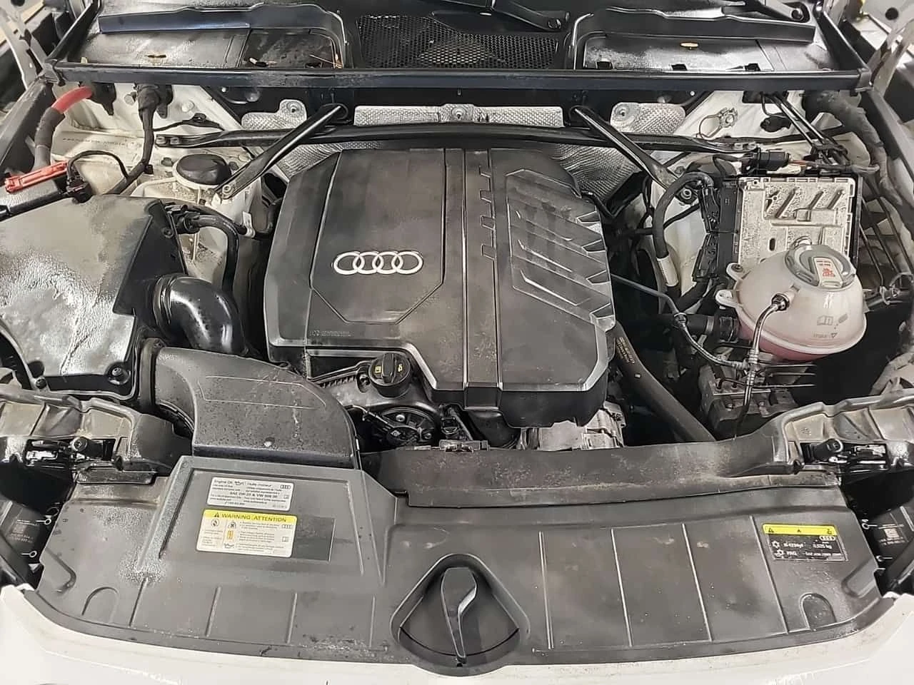Audi Q5 PROGRESSIV| 360CAM| ПАМЕТ| 2 ЧИФТА ГУМИ| 2 КЛЮЧА| , снимка 16 - Автомобили и джипове - 54763784
