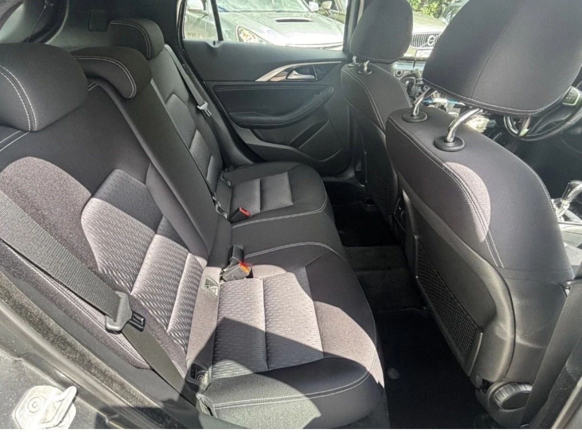 Infiniti Q30 1.5 CDTI, снимка 9 - Автомобили и джипове - 54780474