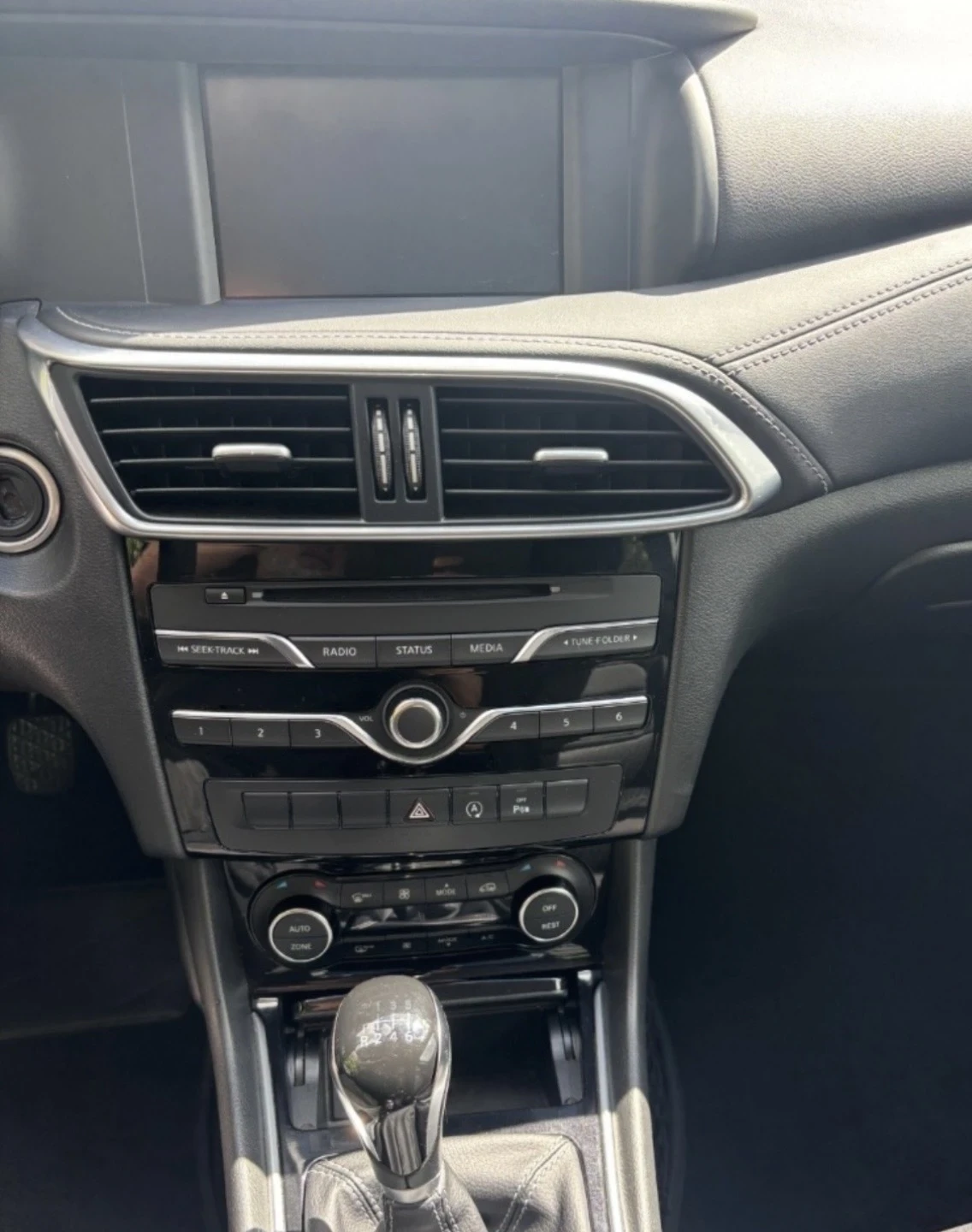 Infiniti Q30 1.5 CDTI, снимка 11 - Автомобили и джипове - 54780474