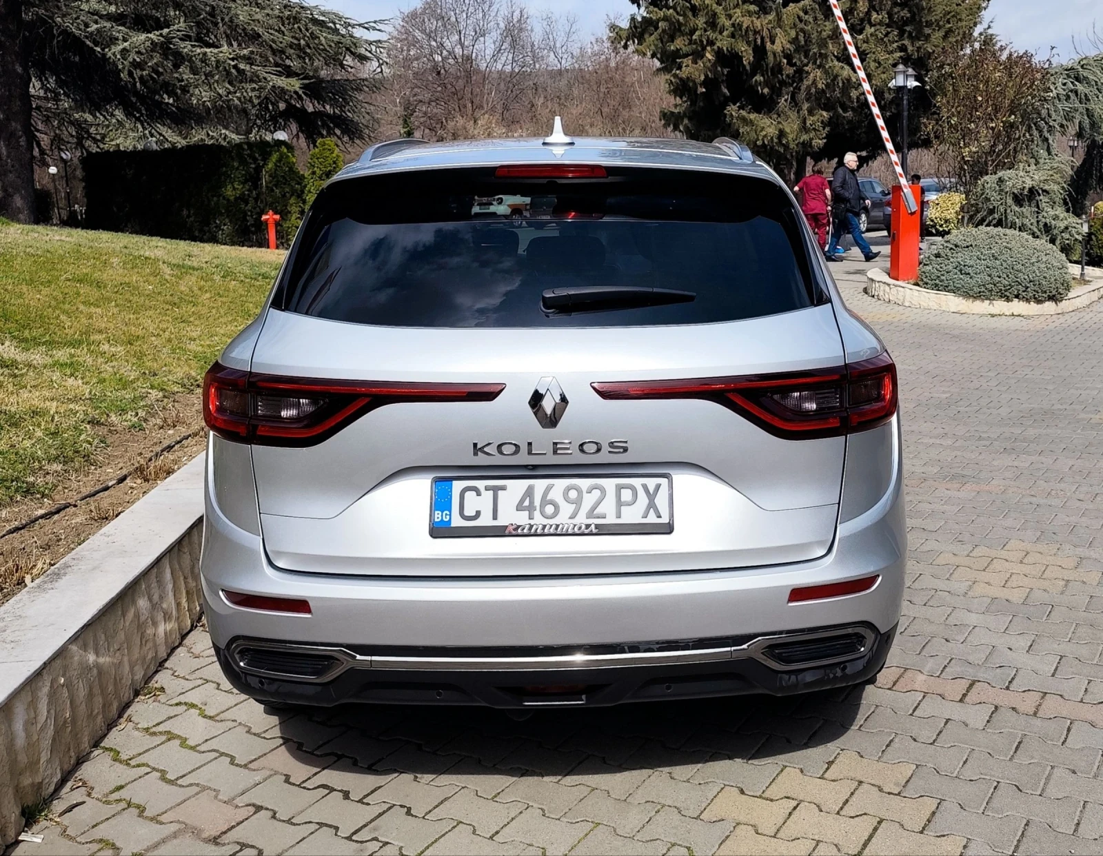 Renault Koleos 2.0DCI INITIALE, снимка 3 - Автомобили и джипове - 56322882