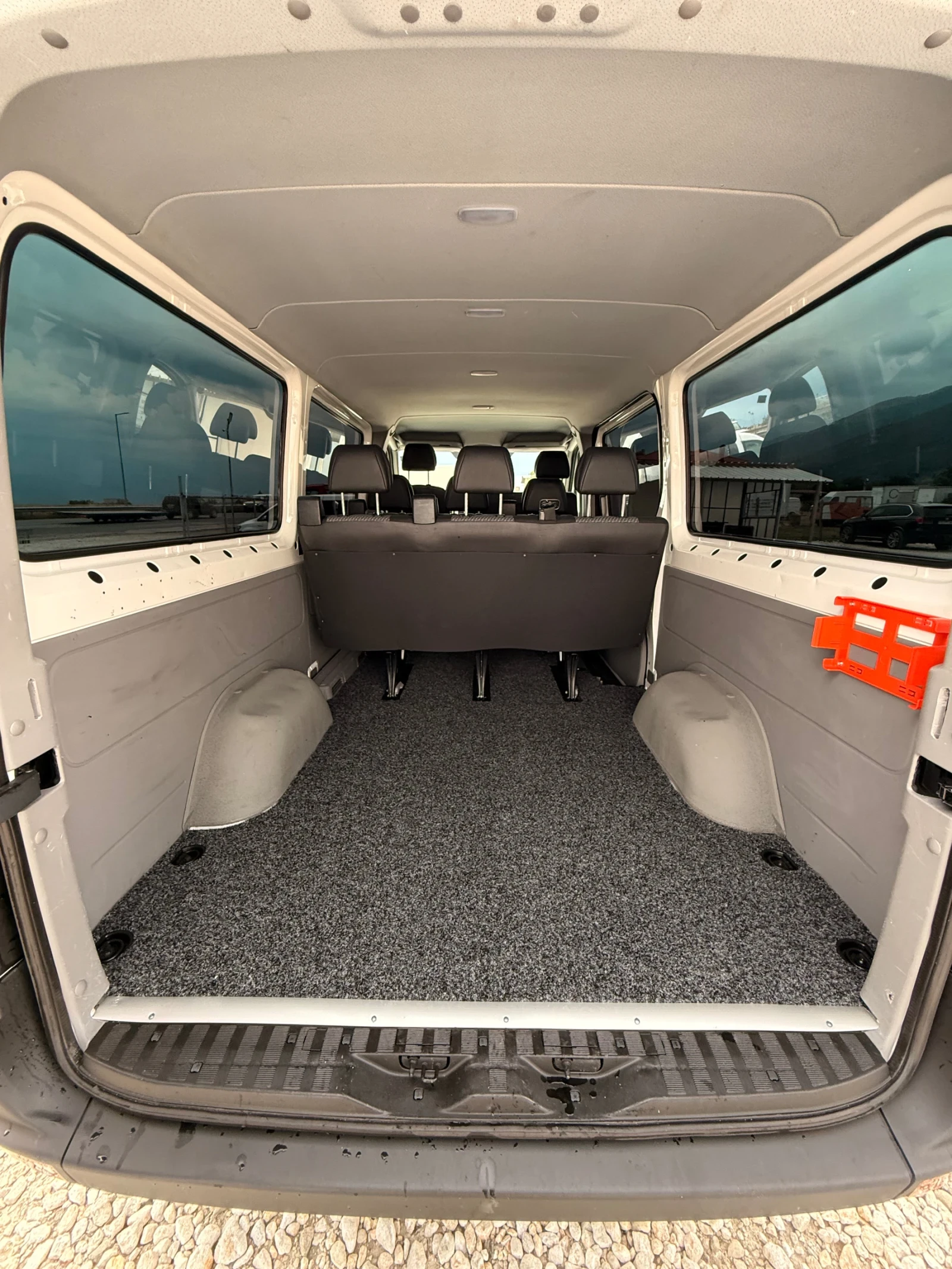 VW Crafter 2.0TDi-9местен-Клима-Евро5, снимка 8 - Бусове и автобуси - 55123114