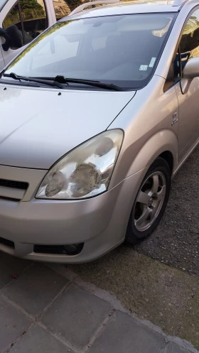 Toyota Corolla verso 2.2 D4D, снимка 1