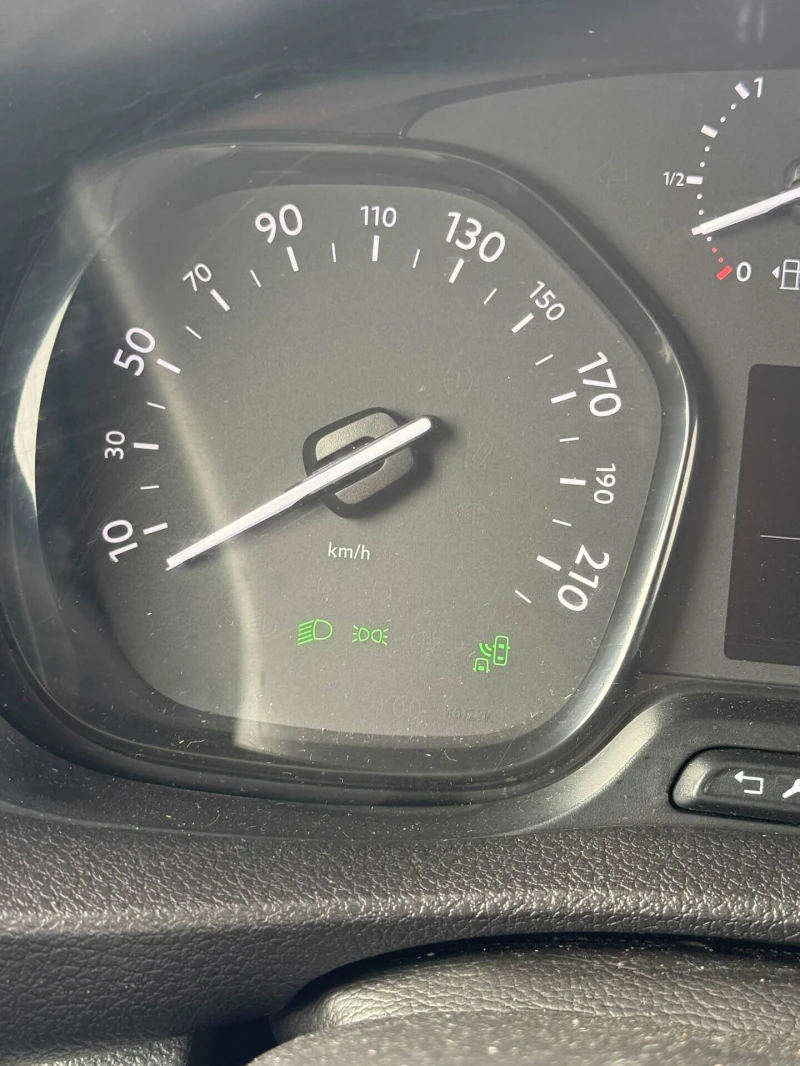 Citroen Jumpy Товарен/Камера/Мъртва точка/Автопилот/Навигация, снимка 8 - Автомобили и джипове - 52594326