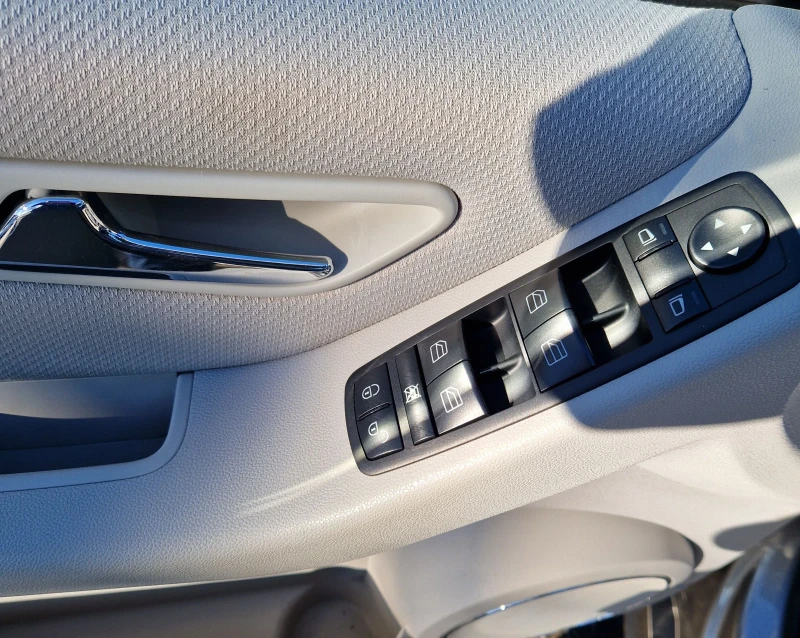 Mercedes-Benz B 180 Automatic , снимка 7 - Автомобили и джипове - 52736500