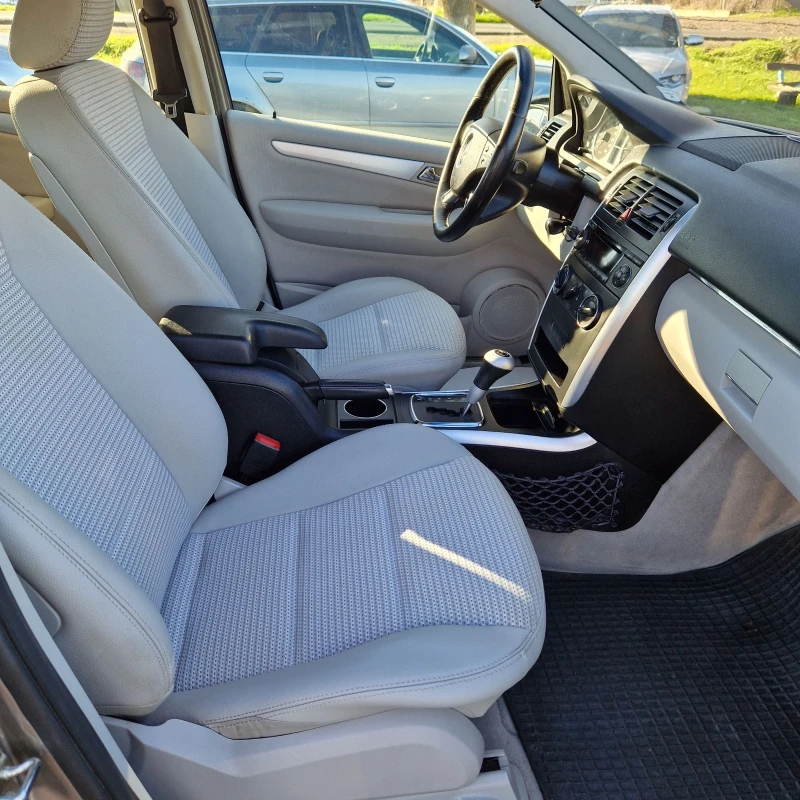 Mercedes-Benz B 180 Automatic , снимка 11 - Автомобили и джипове - 52736500