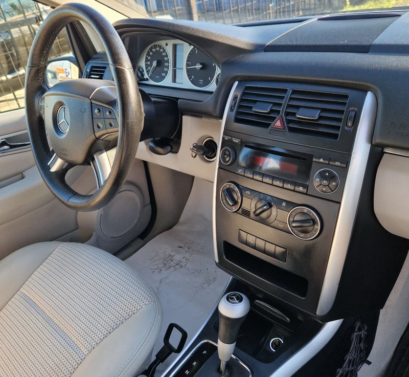 Mercedes-Benz B 180 Automatic , снимка 13 - Автомобили и джипове - 52736500