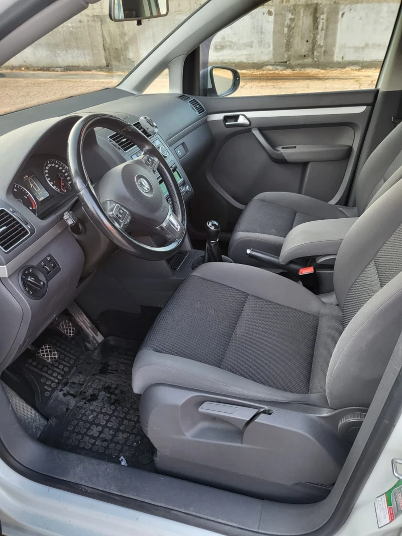 VW Touran 1.6tdi , снимка 12 - Автомобили и джипове - 52971621
