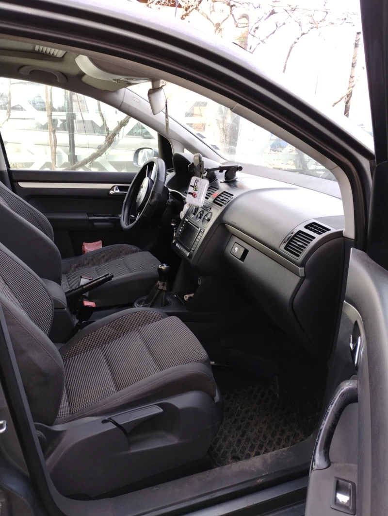 VW Touran 1.9 TDI, снимка 8 - Автомобили и джипове - 53213146