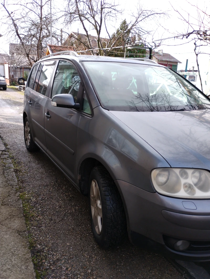 VW Touran 1.9 TDI, снимка 2 - Автомобили и джипове - 53213146