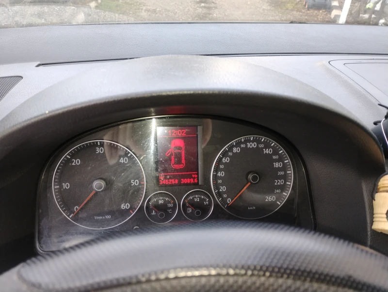 VW Touran 1.9 TDI, снимка 10 - Автомобили и джипове - 53213146