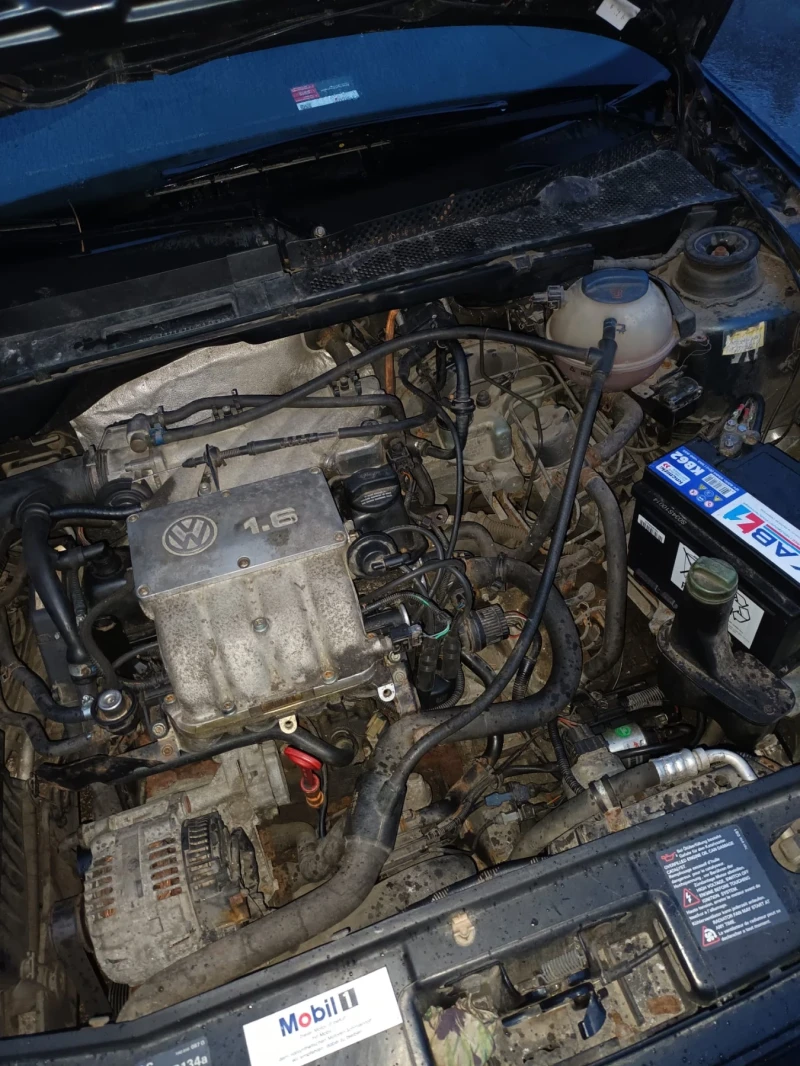 VW Golf 1.6 пълен инжекцион, снимка 5 - Автомобили и джипове - 53457533