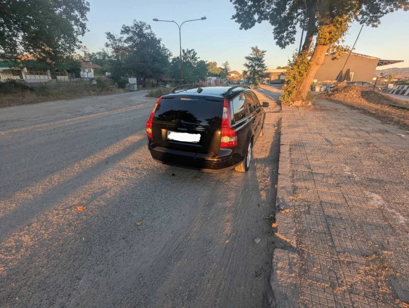 Volvo V50 2.0i газ, снимка 13 - Автомобили и джипове - 53474768
