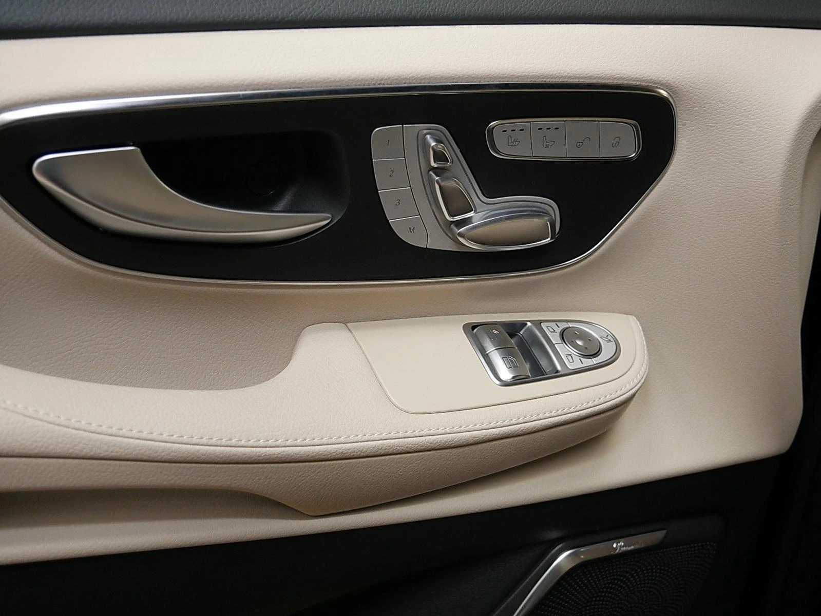 Mercedes-Benz V 300 d/AMG/4M/EXTRALONG/BURMESTER/NIGHT/360/AIRMATIC/ - изображение 5