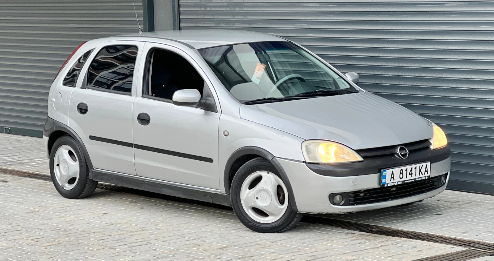 Opel Corsa 1.2i 75 к.с 2004г - изображение 3