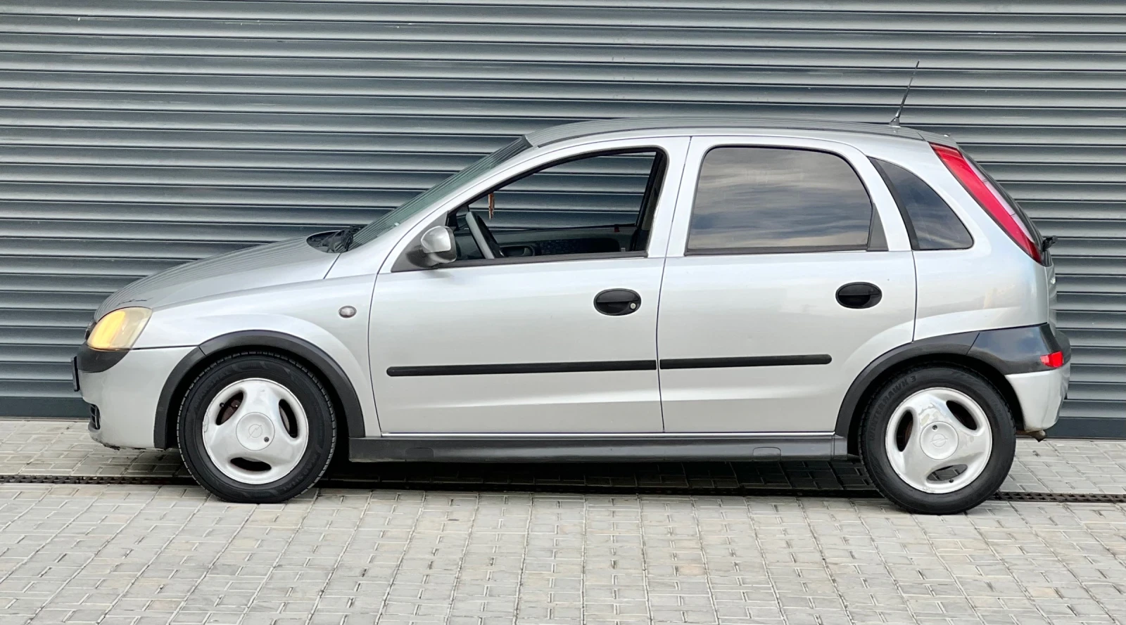 Opel Corsa 1.2i 75 к.с 2004г - изображение 6